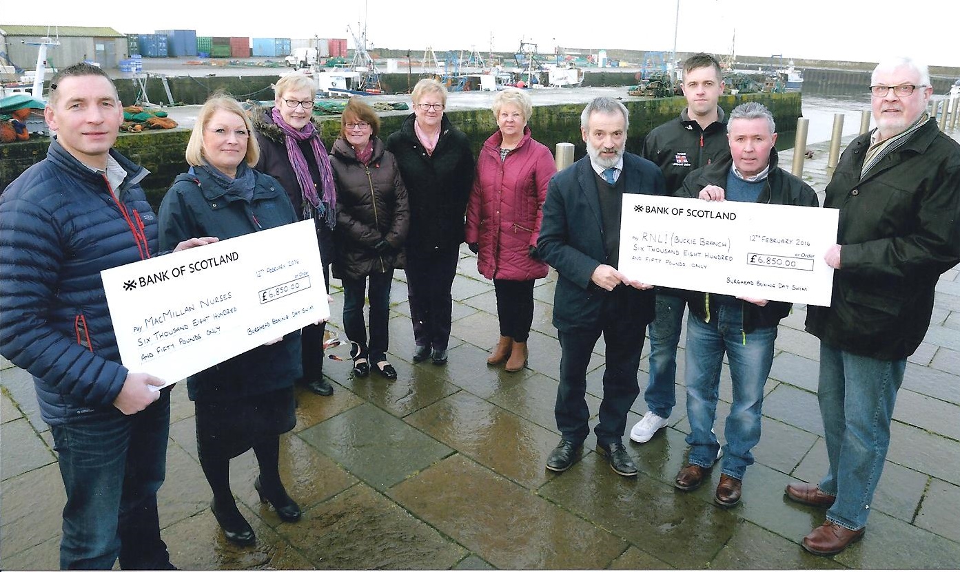 bURGHEAD bOXING dAY sWIM 2015